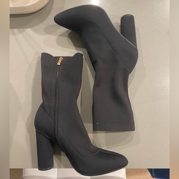 Black booties size 8.5 - Picture 1 of 2